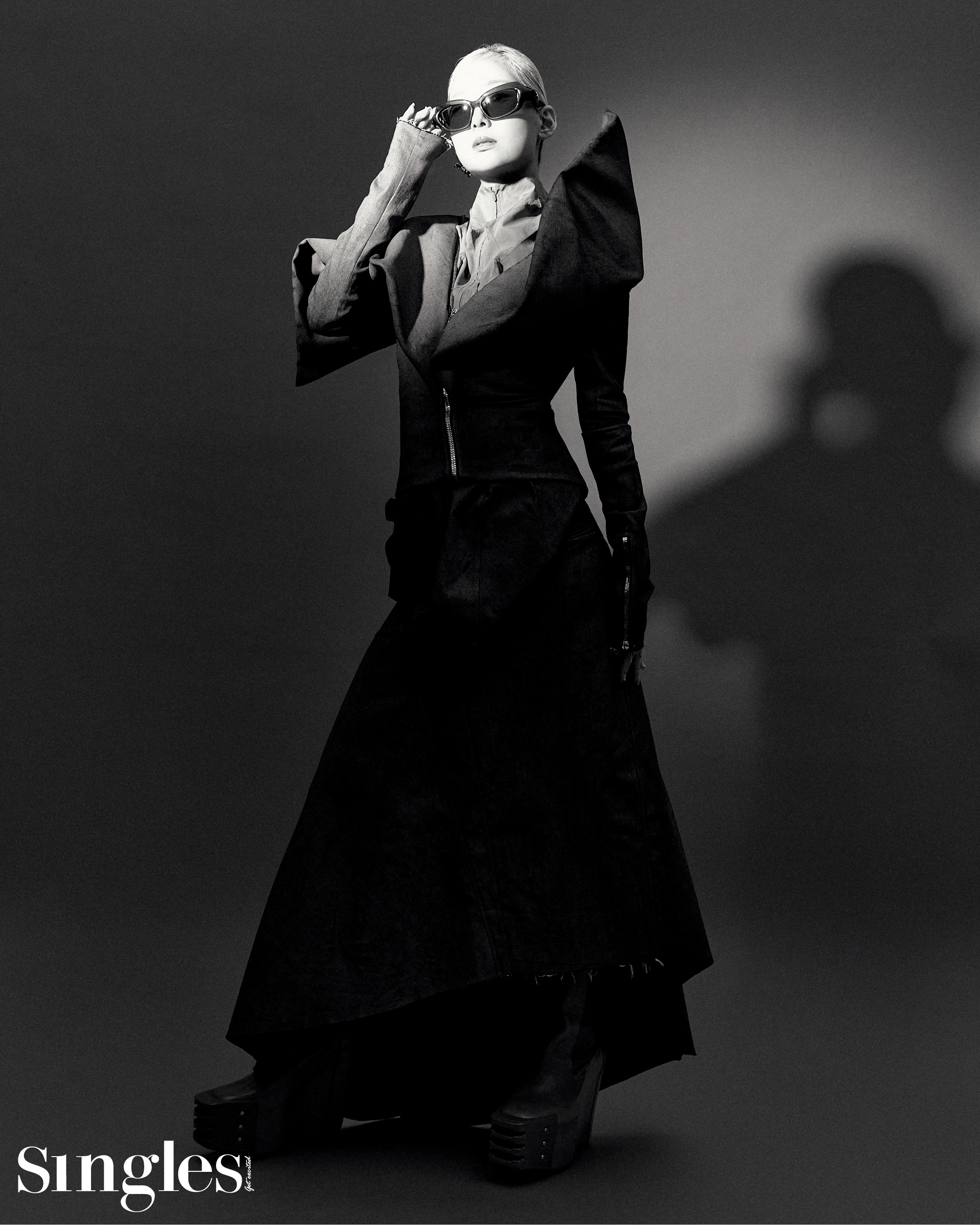 셀럽, 셀럽 화보, 싱글즈 화보, 모니카, 장은실, 정혜인, 서현숙, 신지은, 구슬, 여왕벌 게임, 나체, YCH